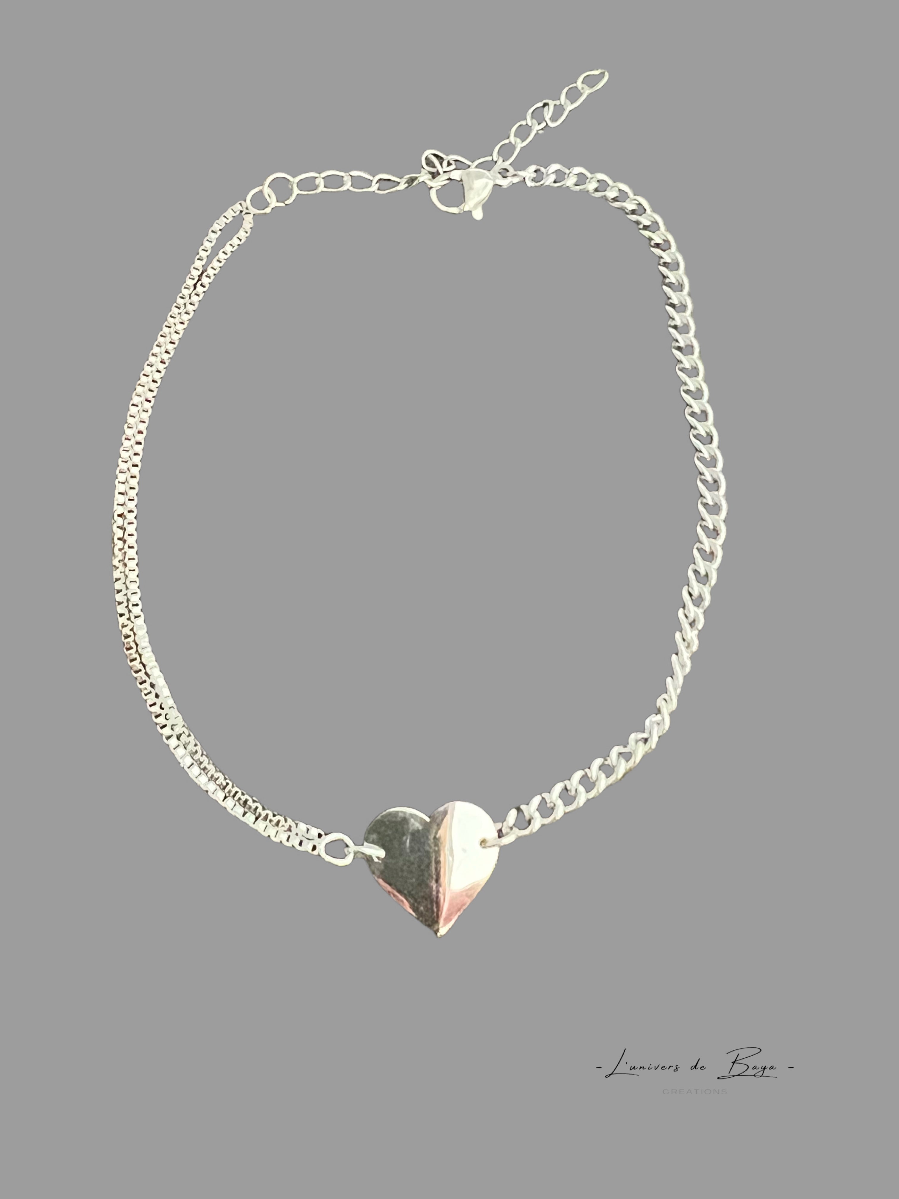 Bracelet fin avec 1 médaille personnalisée en forme de cœur