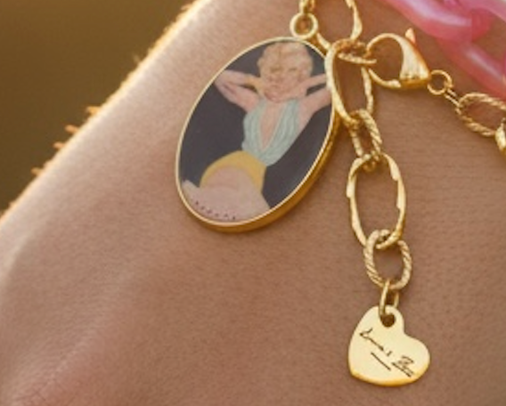 Charms ornés de motifs et de lettres personnalisées